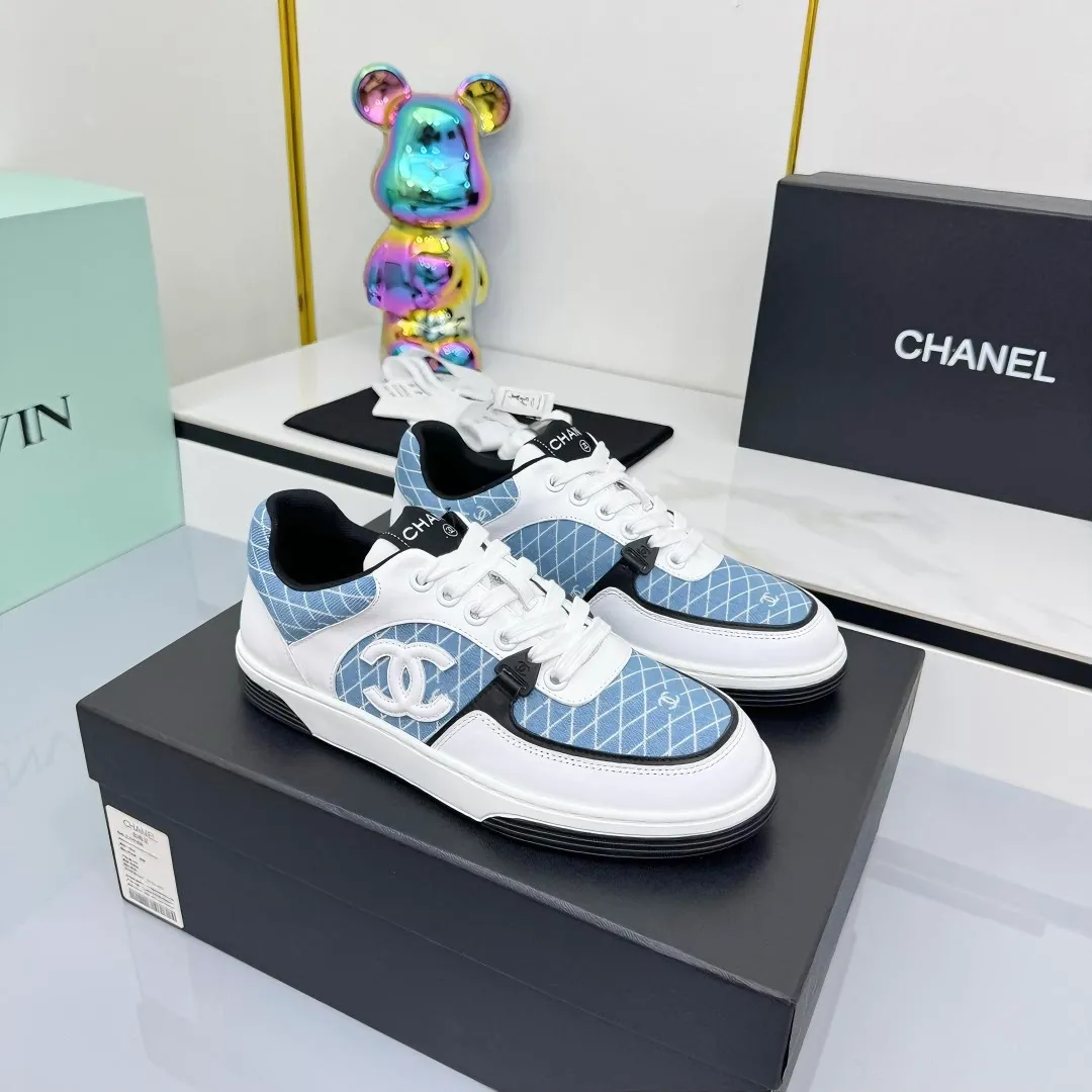 👟👟Ex-factory price 620👟👟High quality! ! ! CHANEL Chanel 25A latest thick-soled casual sports shoes. The counter is synchronized. The counter is very popular. It is a shoe that is very difficult to buy. The most popular thick-soled casual shoes on the Internet. As you can imagine, the most popular thick-soled casual shoes can not be missed. It has both good looks and comfort. Simple and versatile. The thick sole increases the height and is super versatile. Whoever wears it will look better. Upper: cowhide stitching. Lining: breathable mesh. Outsole: TPU original outsole. Size: 35-41 👉